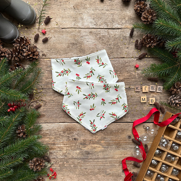 Berry Christmas Dribble Bib