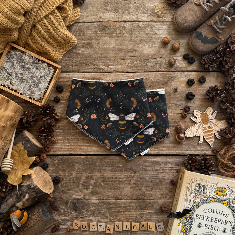 Dark Bee & Boo-tanicals Dribble Bib