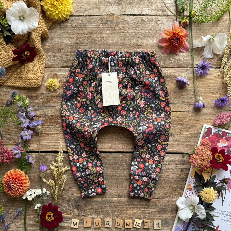 Midsummer Nights Harem Leggings