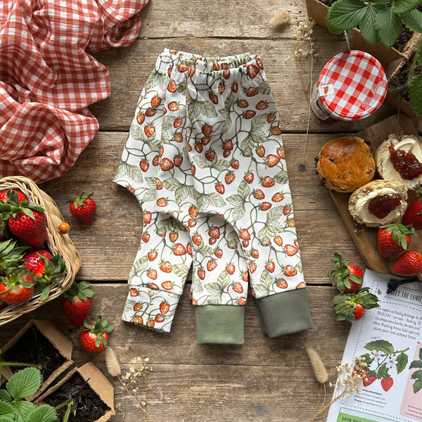 PERFECTLY IMPERFECT | Leggings | Strawberries