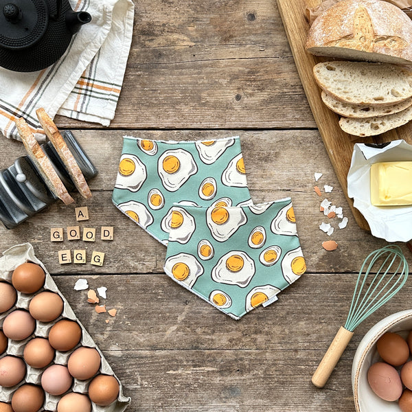 A Good Egg Dribble Bib