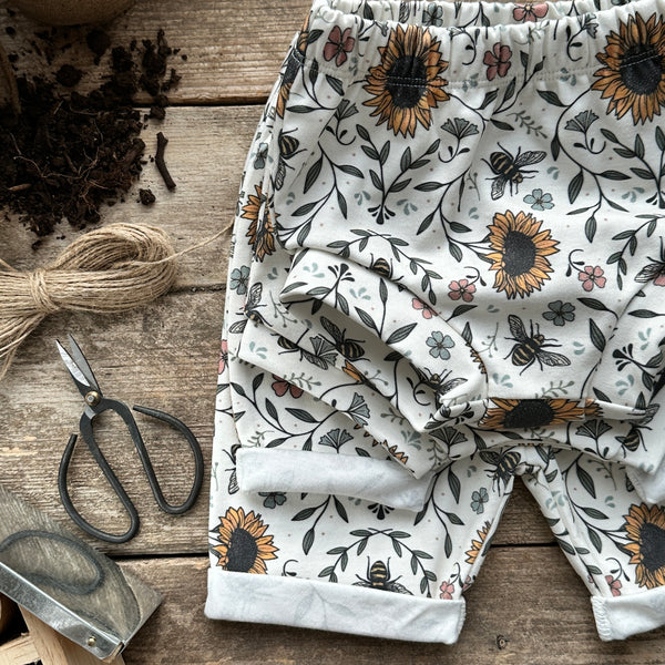 Sunflower Bee Slim Rolled Shorts