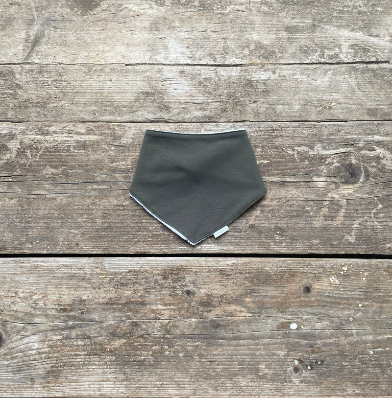 Play Range Dribble Bib