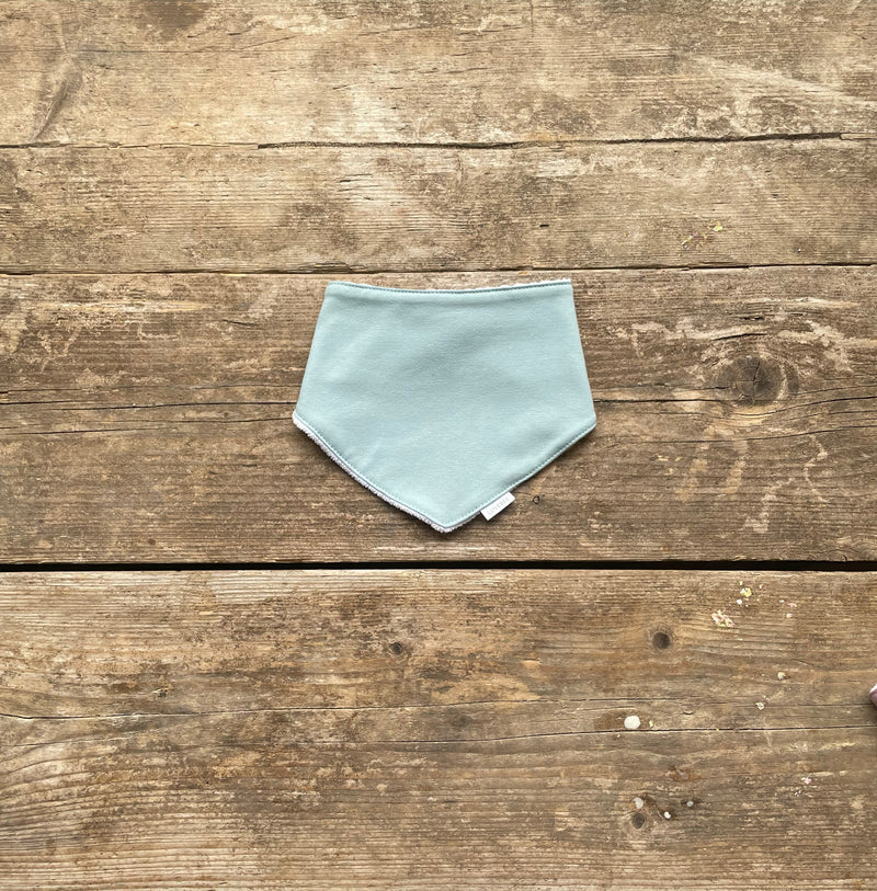 Play Range Dribble Bib